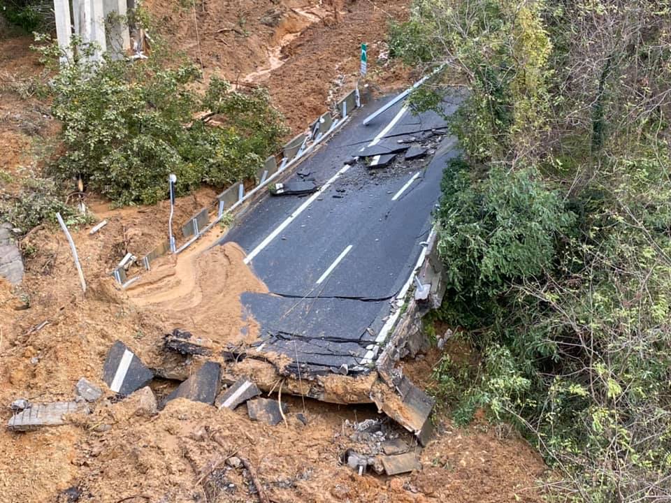 maltempo liguria frana viadotto a6 torino savona