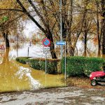 Maltempo, la piena del fiume Po sta inondando vaste aree della pianura Padana: allarme rosso, evacuazioni in corso. FOTO e VIDEO in diretta