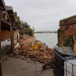 Maltempo Venezia: distrutti 3 pontili e caduti 30 metri di muro perimetrale dell’isola di San Servolo