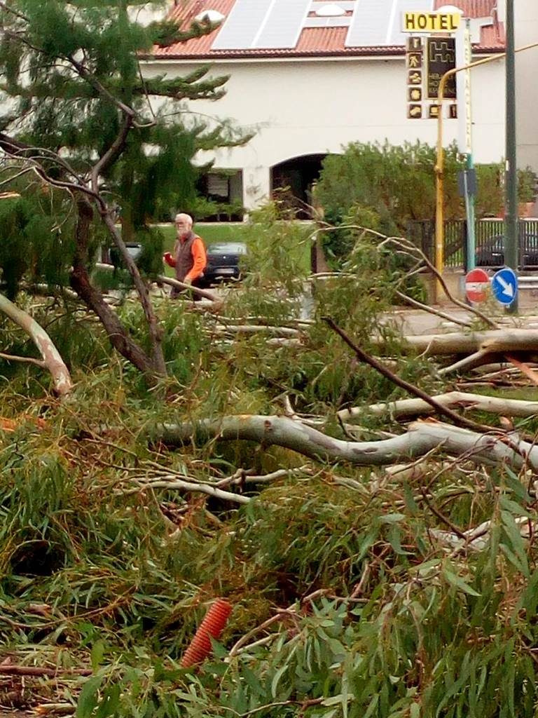 policoro danni tromba d'aria ciclone mediterraneo 12 novembre 2019