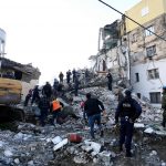 Terremoto Albania, 23 morti e 1.000 feriti: “è solo l’inizio, rischio nuove forti scosse e tsunami anche in Italia”. Coinvolti 11 Paesi, è allarme