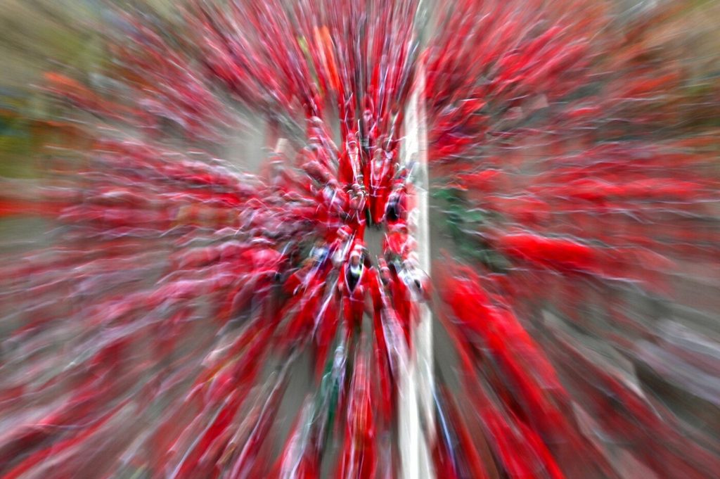 La corsa dei Babbi Natale, in migliaia per le strade di Madrid