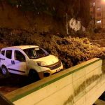 Disastro a Montelupo Fiorentino, muro di contenimento crolla e travolge molte auto: mezzi distrutti, ricerche in corso [FOTO LIVE]