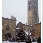 Bergamo, gioia infinita: l’Atalanta vola agli Ottavi di Champions League e arriva la prima NEVE, scenario suggestivo nel borgo medievale e domani nevicherà ancora [FOTO]