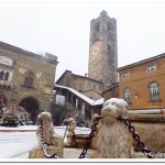 Bergamo, gioia infinita: l’Atalanta vola agli Ottavi di Champions League e arriva la prima NEVE, scenario suggestivo nel borgo medievale e domani nevicherà ancora [FOTO]