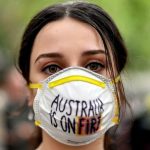 Manifestazione di protesta per il clima a Sydney: il fumo degli incendi soffoca la città [FOTO]