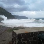 Maltempo Calabria, venti fino a 170 Km/h e piogge torrenziali: è allerta per i fiumi, motonave porta auto rompe gli ormeggi a Gioia Tauro [FOTO e VIDEO LIVE]