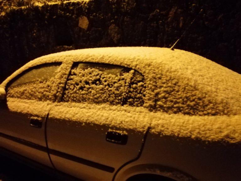 La neve imbianca le pendici dell'Etna: le immagini da Pedara e Nicolosi