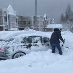 Meteo, tempesta da record negli USA: Duluth impraticabile, sepolta da quasi 60cm di neve [FOTO]