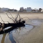 Meteo, eccezionale bassa marea lungo la costa adriatica: il mare si ritira, le immagini da Venezia a Rimini [FOTO e VIDEO]