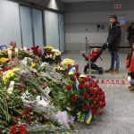 Aereo abbattuto in Iran: tra le vittime neo sposi e studenti modello, omaggio all’Aeroporto di Kiev [FOTO]