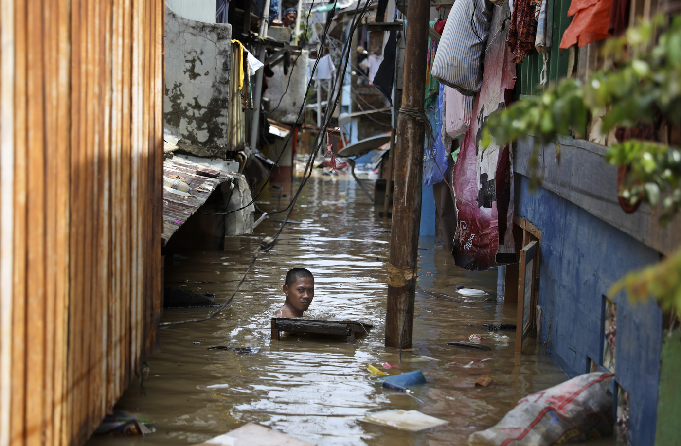 Piogge Torrenziali In Indonesia Inondazioni A Giacarta Almeno 29 