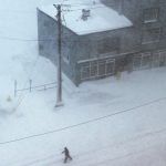 Maltempo, ciclone bomba provoca un’apocalittica tempesta invernale in Canada: auto e case sepolte dalla neve, dichiarato lo stato di emergenza [FOTO e VIDEO]