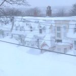 Maltempo, ciclone bomba provoca un’apocalittica tempesta invernale in Canada: auto e case sepolte dalla neve, dichiarato lo stato di emergenza [FOTO e VIDEO]