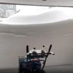 Ciclone bomba in Canada, inviato l’esercito a Terranova per aiutare le persone ad uscire di casa: muri di neve bloccano porte e garage [FOTO]