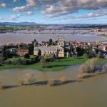 Maltempo, alluvione in Inghilterra: Tewskesbury circondata dalle inondazioni, nuova allerta per la tempesta Jorge nel weekend