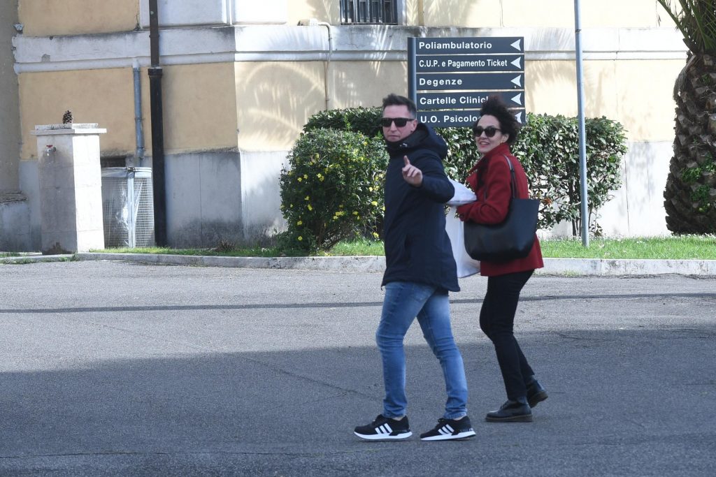Coronavirus: Niccolò dimesso dallo Spallanzani, genitori felici di riabbracciarlo – foto 3