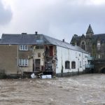 Tempesta Ciara, effetti devastanti in Scozia: il momento in cui un edificio crolla nelle acque di un fiume in piena [FOTO e VIDEO]