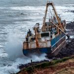 La tempesta Dennis schianta una “nave fantasma” in Irlanda: era dispersa in Africa! [FOTO e VIDEO]