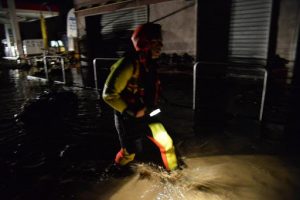 alluvione sommozzatori notte