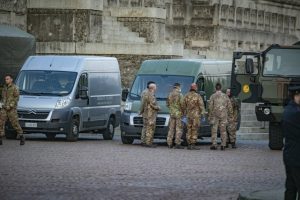 coronavirus bergamo salme esercito