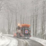 Maltempo e neve in Calabria: mezzi sgombraneve e spargisale in azione nel Vibonese [FOTO]