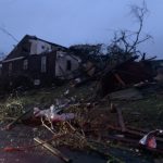 Tornado nel Tennessee, centinaia di edifici distrutti e case spazzate via dalle fondamenta: almeno 25 morti. “È stato terrificante” [FOTO e VIDEO]