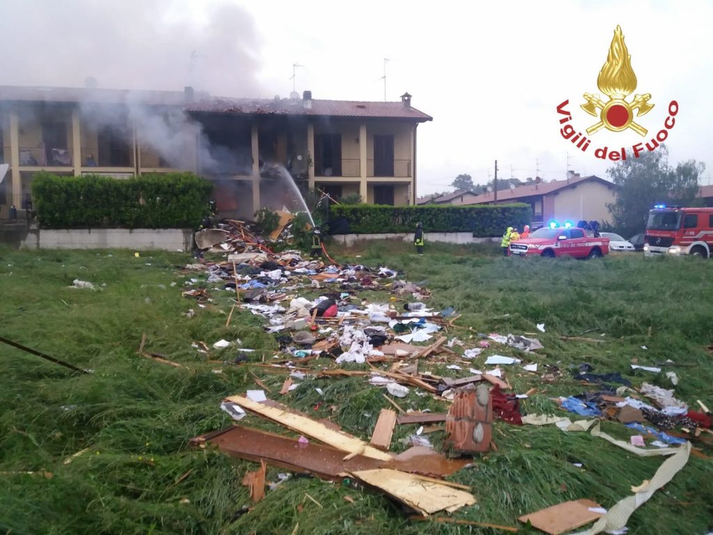 esplosione villetta como
