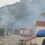 Caldo e scirocco in Calabria, incendio a Tropea: case evacuate [FOTO LIVE]