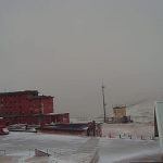 Maltempo, torna la neve a Campo Imperatore: venti fino a 100km/h e -2,6°C al Rifugio Franchetti [FOTO]