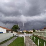 Maltempo, inizia il weekend di piogge e temporali: tornado tra Fiumicino e Ladispoli, nubifragi in Emilia Romagna [FOTO e VIDEO]