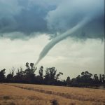 Maltempo, serie di tornado sul litorale romano e forti nubifragi: allagamenti a Guidonia e Roma, +14°C nella capitale [FOTO e VIDEO]