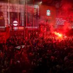 Liverpool come Napoli, migliaia di tifosi per festeggiare la vittoria della Premier League: infuriano le polemiche per i maxi assembramenti [FOTO]