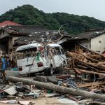Maltempo, continuano le piogge torrenziali in Giappone: decine di morti e dispersi, 10.000 evacuati per frane e smottamenti [FOTO]