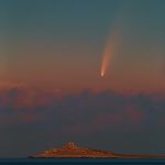 La cometa Neowise incanta il mondo: è visibile ad occhio nudo ogni notte anche dall’Italia, spettacolo straordinario [INFO UTILI]
