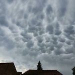 Maltempo, spaventose nuvole Mammatus su Viadana nel “Venerdì Nero” del Nord Italia [FOTO]