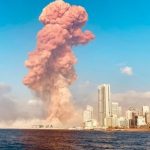 Beirut, esplose 2.750 tonnellate di nitrato di ammonio: gas tossici nell’aria, “chi può lasci la città”