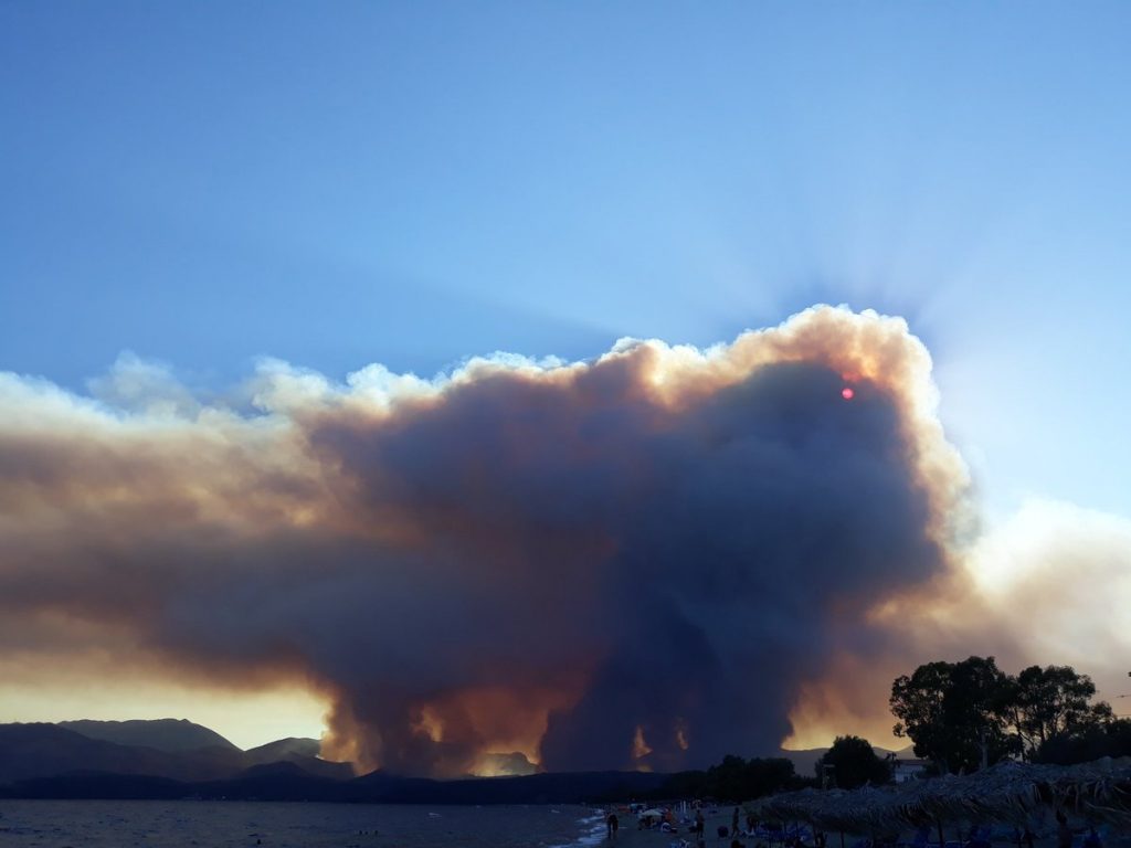 incendio mani grecia