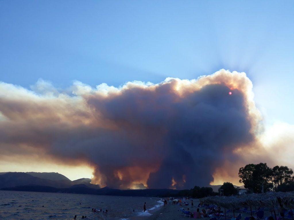 incendio mani grecia