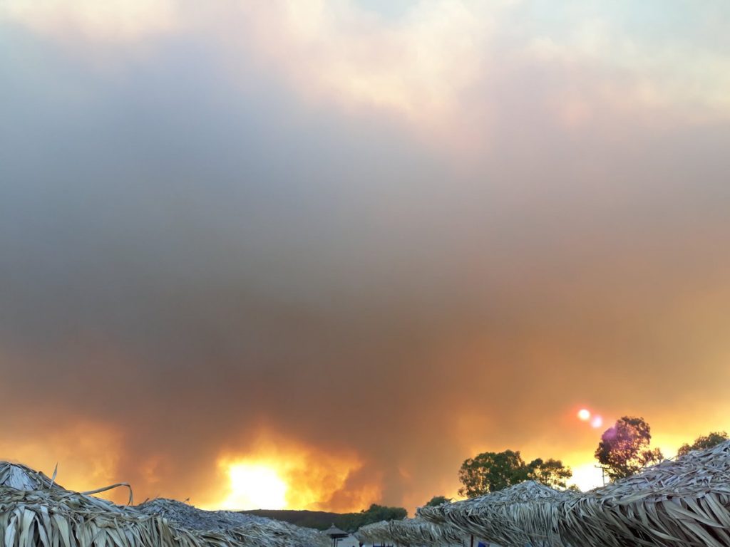 incendio mani grecia