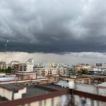 Maltempo al Sud, dov’è finita l’Estate? Nubifragi a Napoli, Salerno e Brindisi, alluvione lampo sul Gargano e tornado in Calabria [FOTO e VIDEO]