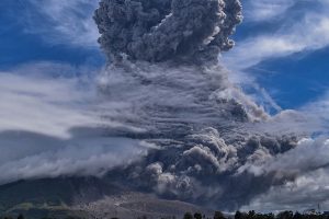 sinabung indonesia vulcano
