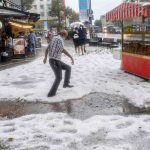 Meteo, devastante tempesta di grandine su Istanbul: chicchi grossi come noci provocano danni ingenti, auto distrutte e allagamenti [FOTO e VIDEO]
