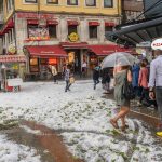Meteo, devastante tempesta di grandine su Istanbul: chicchi grossi come noci provocano danni ingenti, auto distrutte e allagamenti [FOTO e VIDEO]