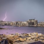 Maltempo a Malta, tempesta di fulmini su La Valletta e la pioggia devasta Xwejni Bay a Gozo [FOTO]