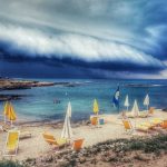 Maltempo, forti temporali da Nord a Sud: maestosa Shelf Cloud in Puglia, acquazzoni in Sicilia, tempeste di acqua e fulmini in Emilia Romagna [FOTO]