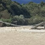 Maltempo, alluvione in Piemonte: il tragico bilancio si aggrava, un morto e 16 dispersi. Crollato ponte sul Sesia [FOTO]