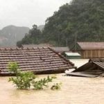 Vietnam devastato dalle alluvioni, scenario apocalittico con le case scomparse sotto l’acqua e centinaia di morti: le FOTO della catastrofe