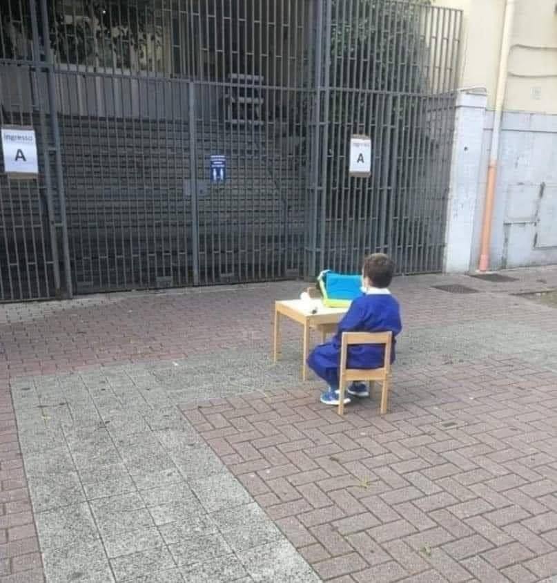 bambino scuola campania