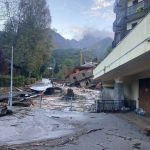 Maltempo, Piemonte in ginocchio: a Limone è un disastro, crolla palazzina, auto sott’acqua [FOTO]